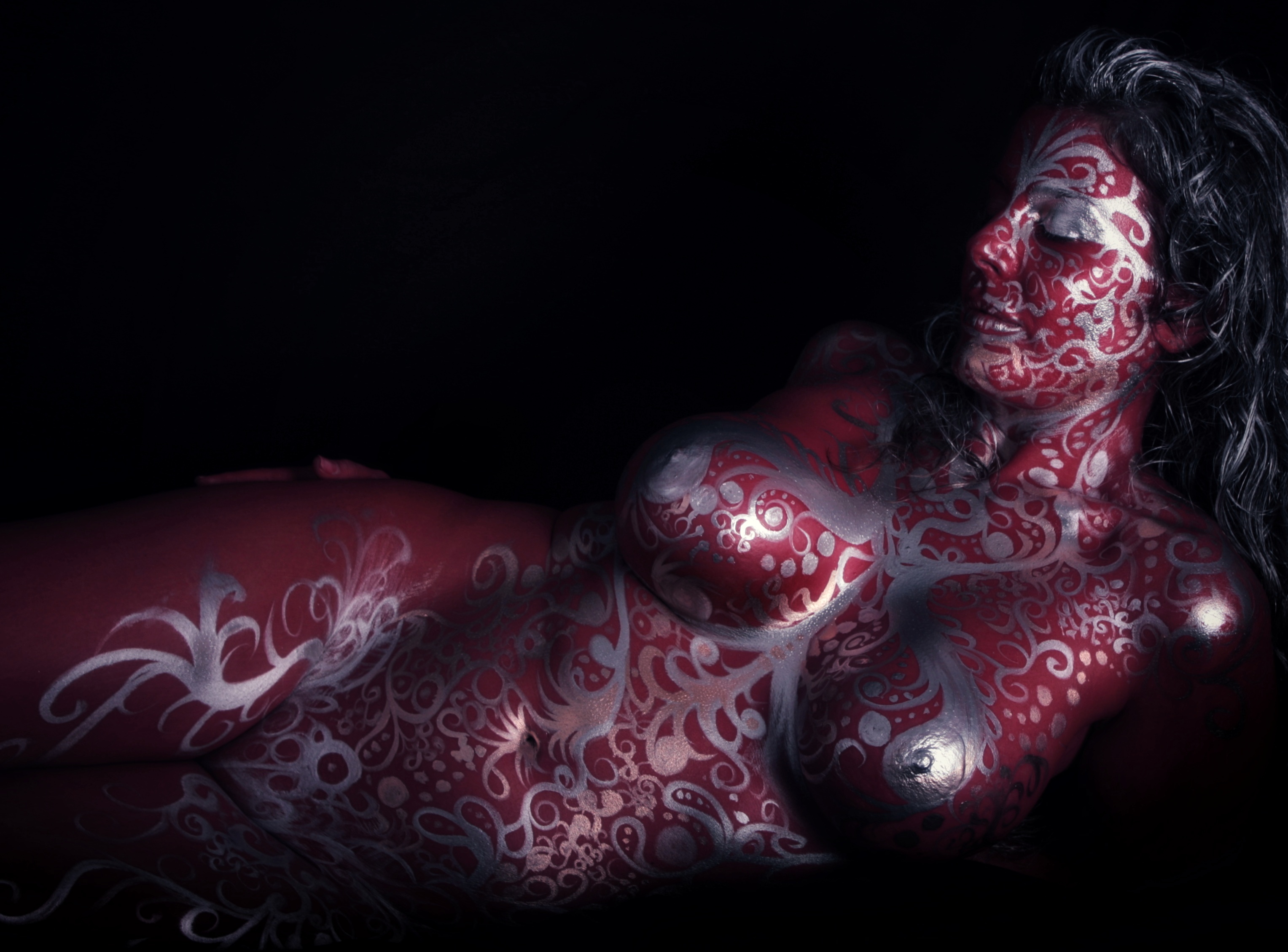 Red Freestyle bodypainting bodyart