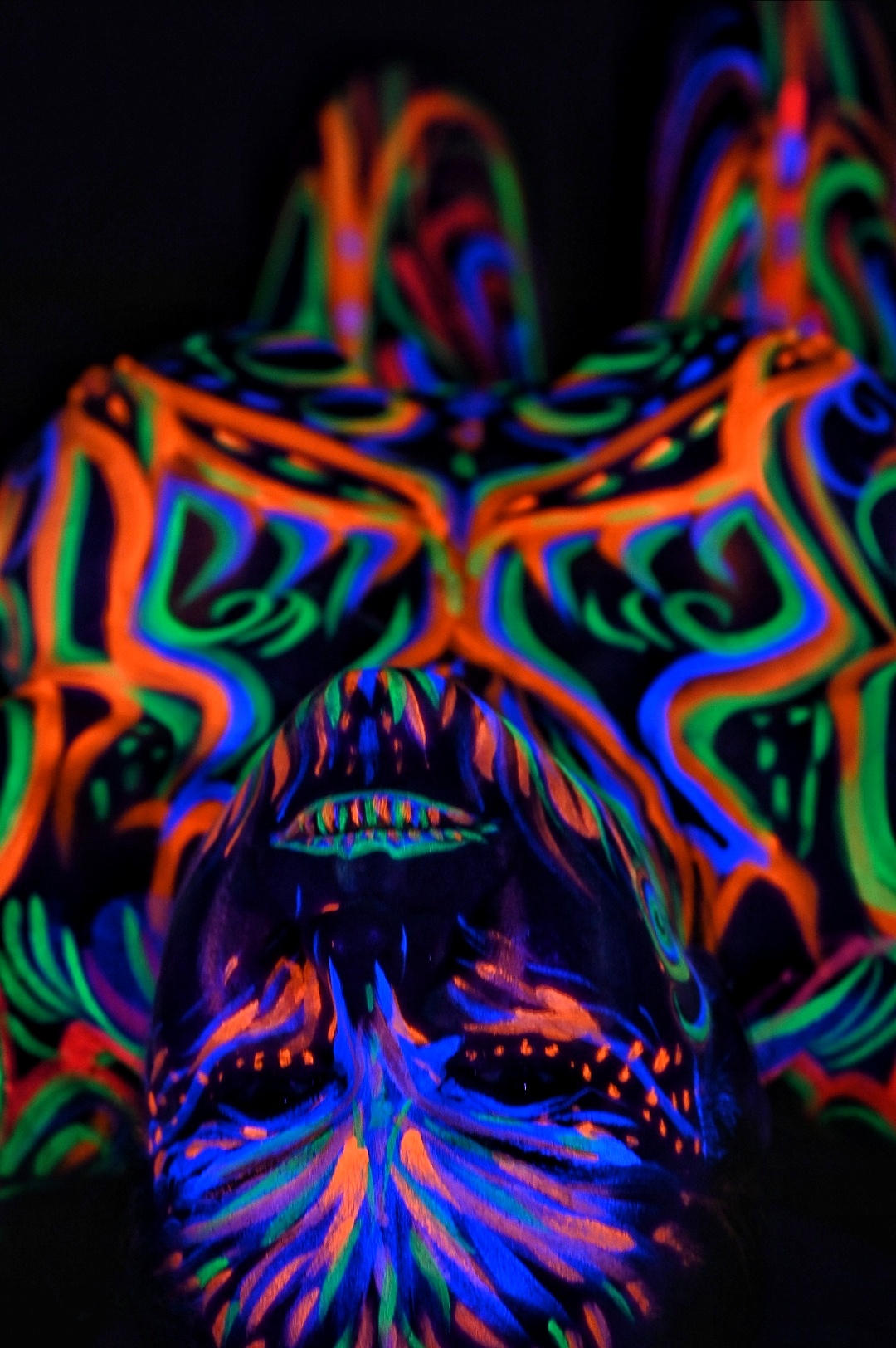 UV Tribal bodypainting bodyart